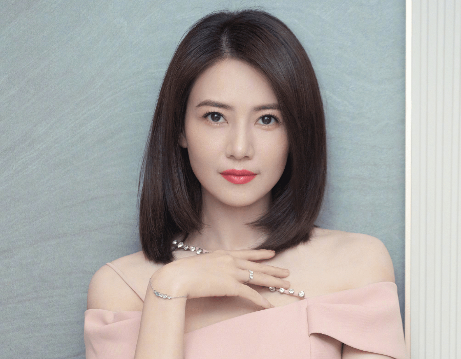 从明星到职场精英都青睐的三款发型，瘦脸又显气质，减龄又时尚