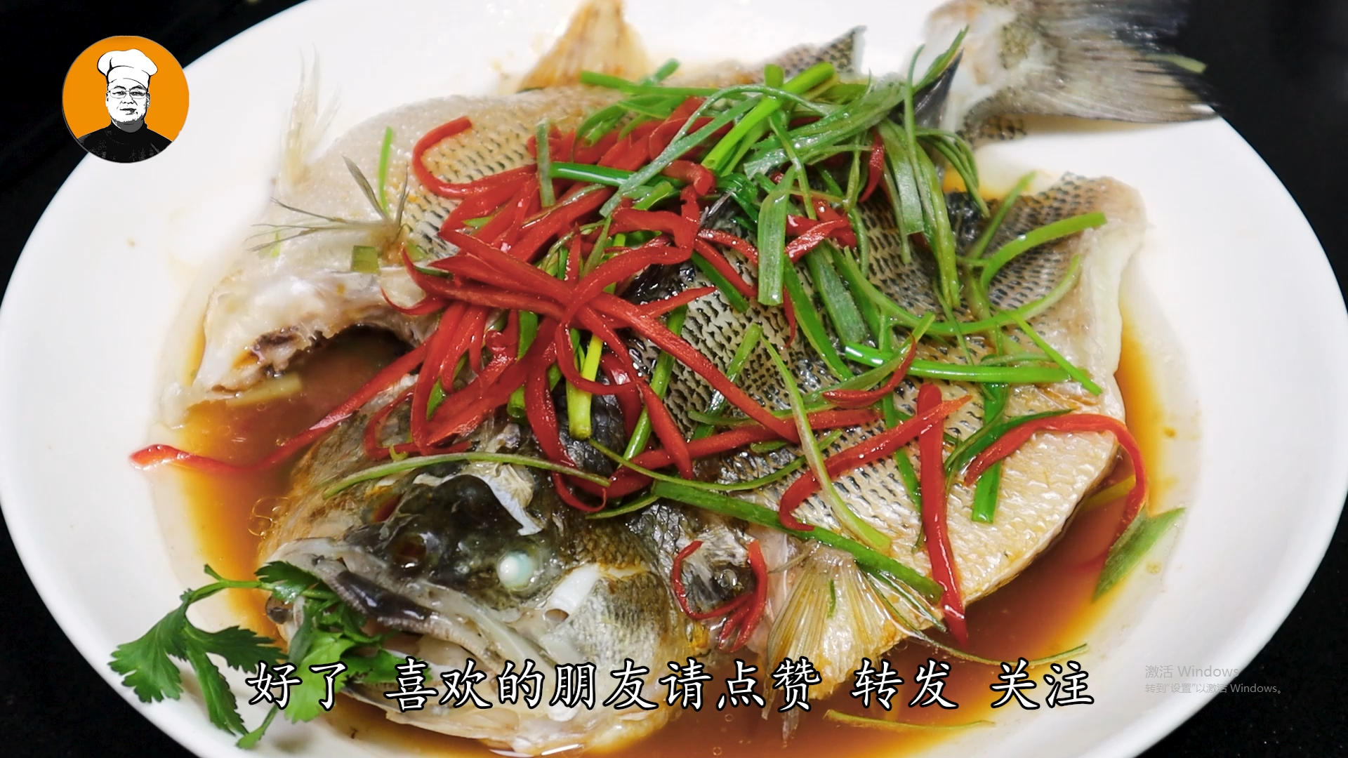 清蒸鲈鱼时，切记不要放盐和料酒，教你正确做法，鱼肉鲜嫩无腥味