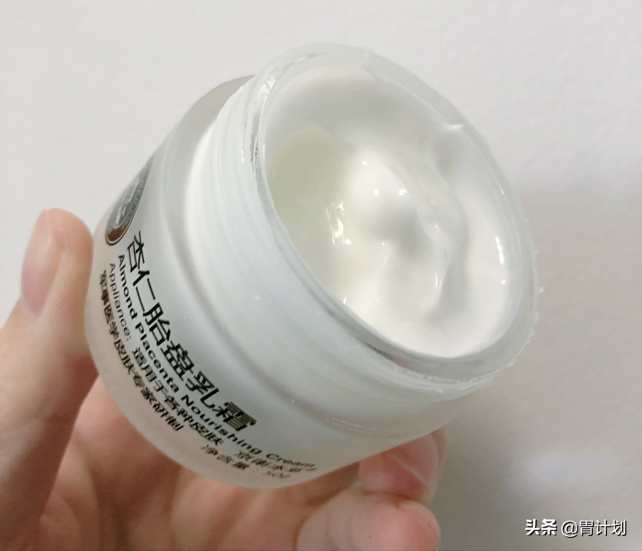 面霜不一定越贵就越好！4个口碑不俗的老牌国货，锁水保湿真管用
