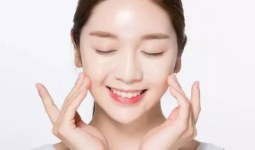 用爽肤水真的是在补水吗？关于爽肤水的几个真相，没用对等于浪费