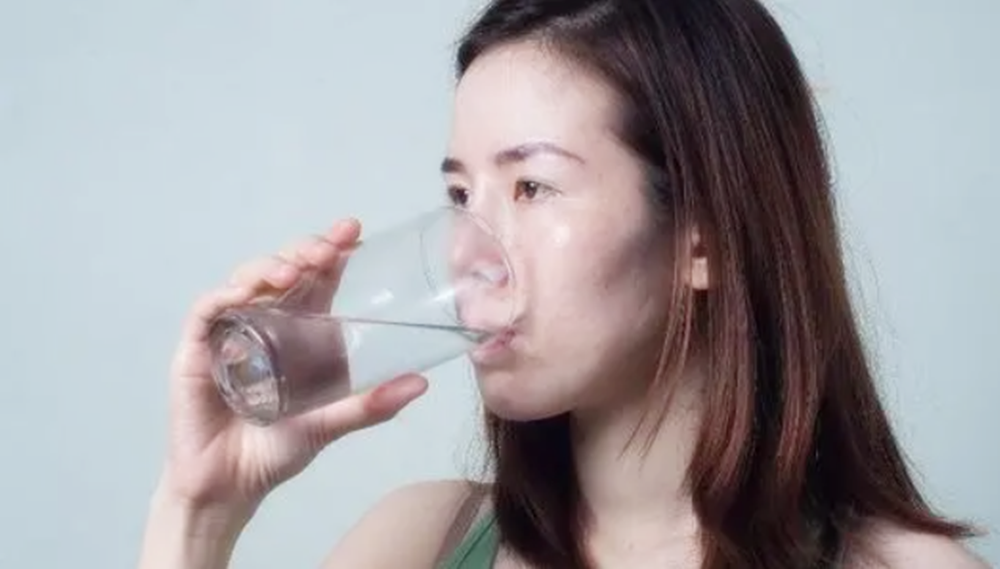 叶酸、钙片等，补充营养对胎儿发育好~