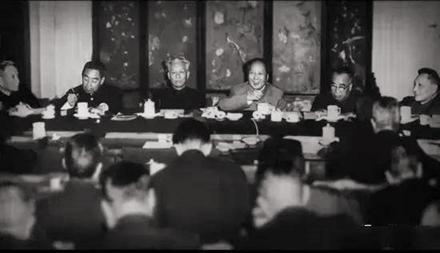 毛主席生前为什么没有公开发表《论十大关系》？