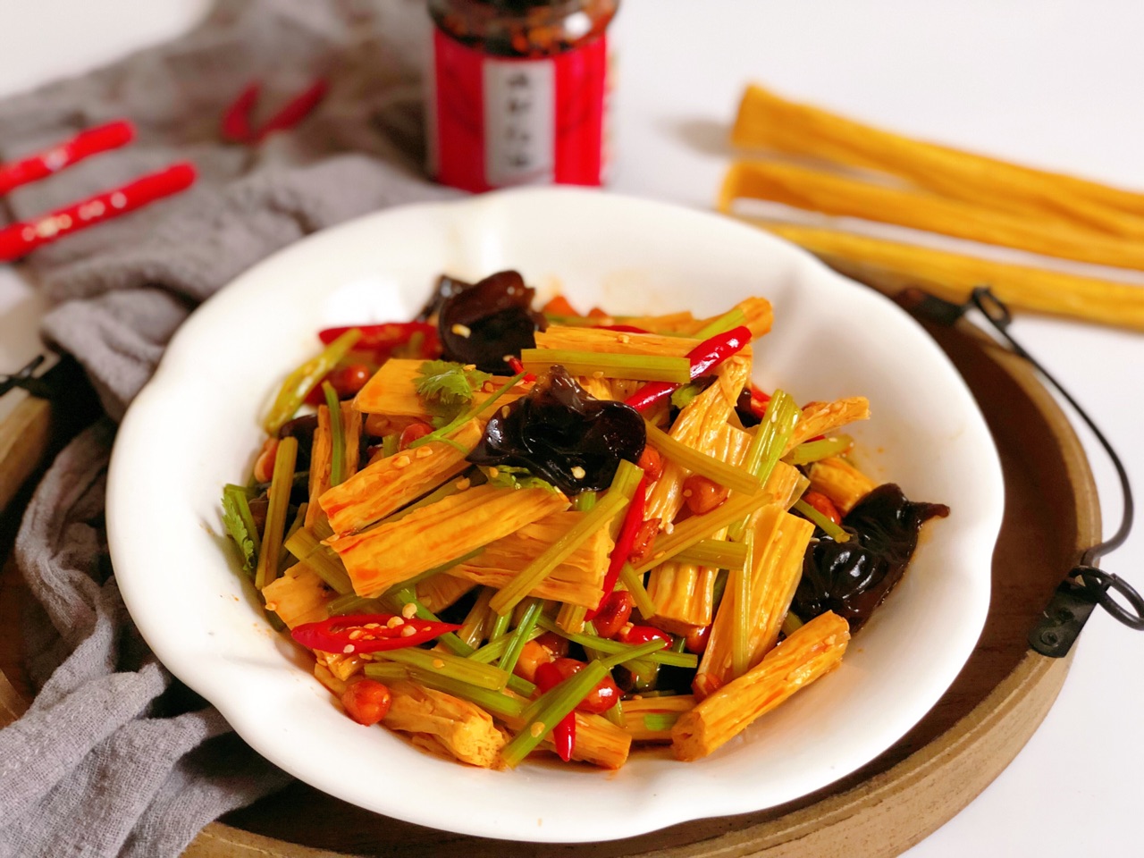 10分钟做一道菜,红油腐竹,泡一泡拌一拌特香,简单还下饭