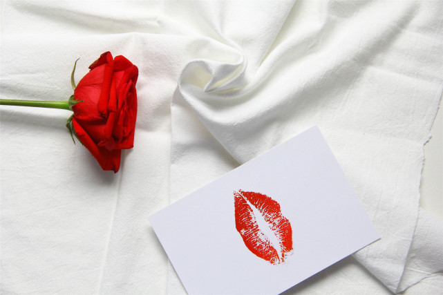 ����֮�俿ʲôά�ָ��飿������ѧ�ĽǶȸ�����𰸣�ֵ��˼��