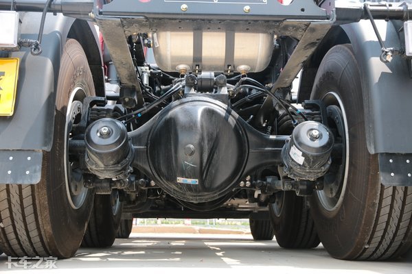 dCi465发动机+DT14变速箱，实拍东风KL牵引车，报价33.5万