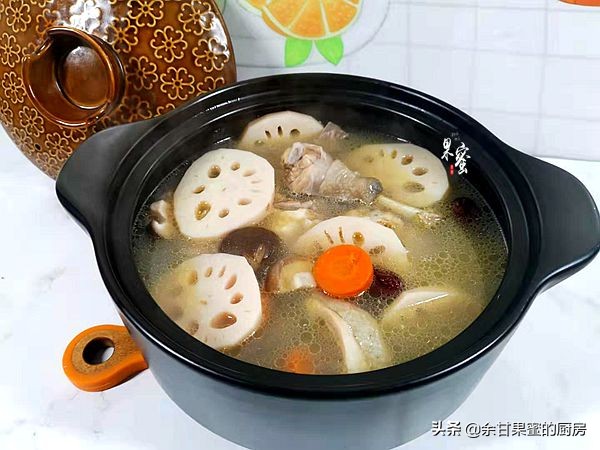 冬天莲藕煲鸡汤搭配什么菜好(大雪过后，我家常炖这款鸡汤，有菌蔬搭配，味道鲜美，营养丰富)