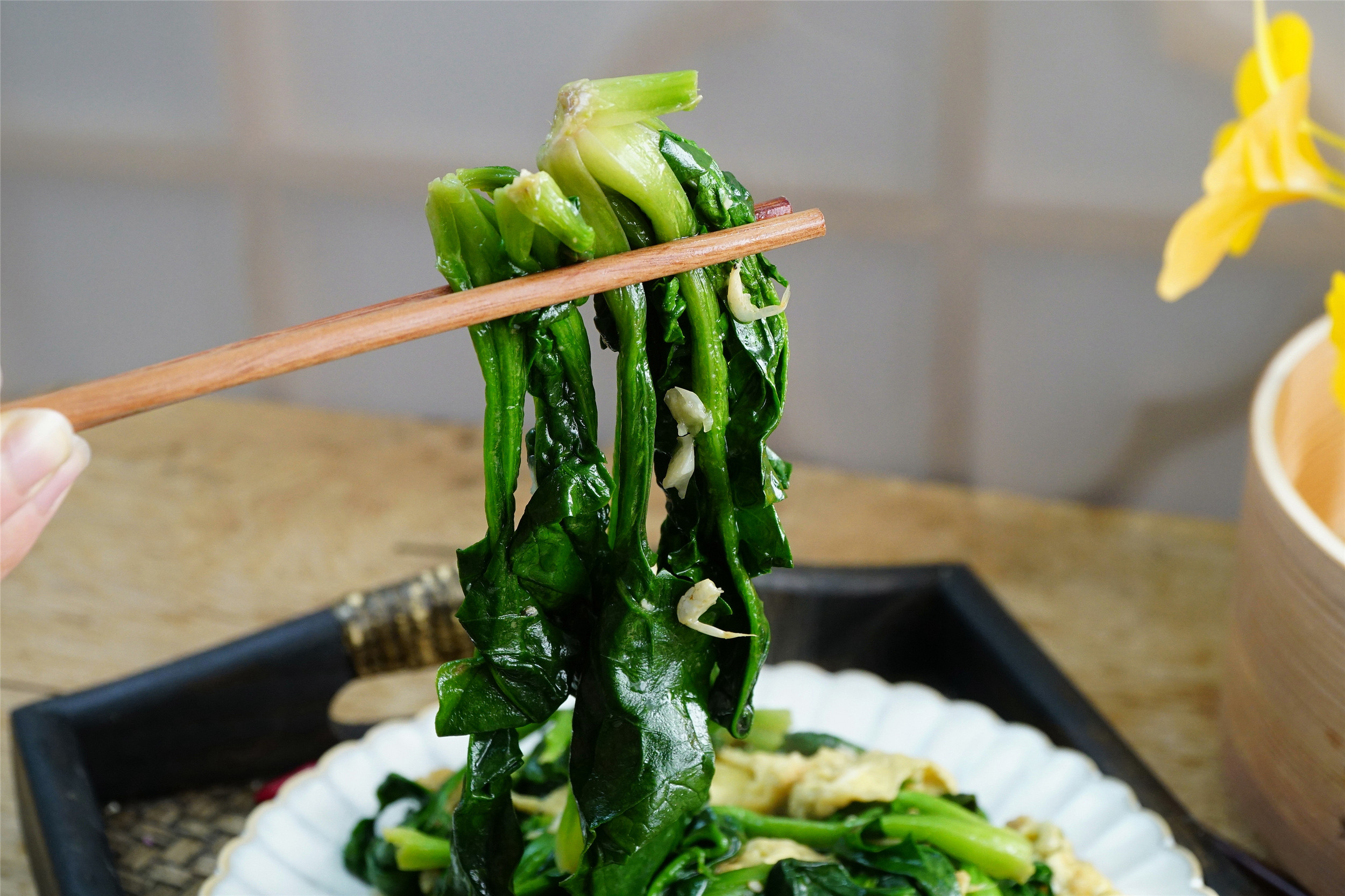 炒菠菜，只知道焯水还不够，多加一步，颜色更翠绿，营养不流失