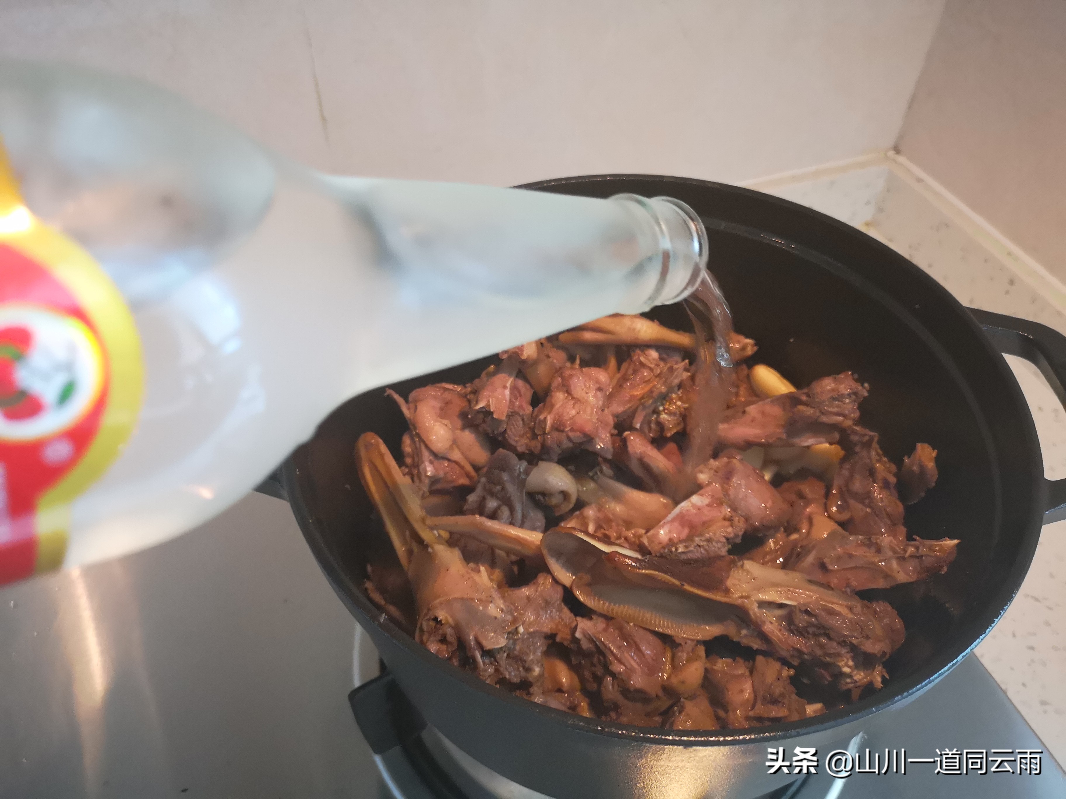 顺德名菜火焰醉鹅做的时候改用了鸭，孰优孰劣吃了之后本人有话说
