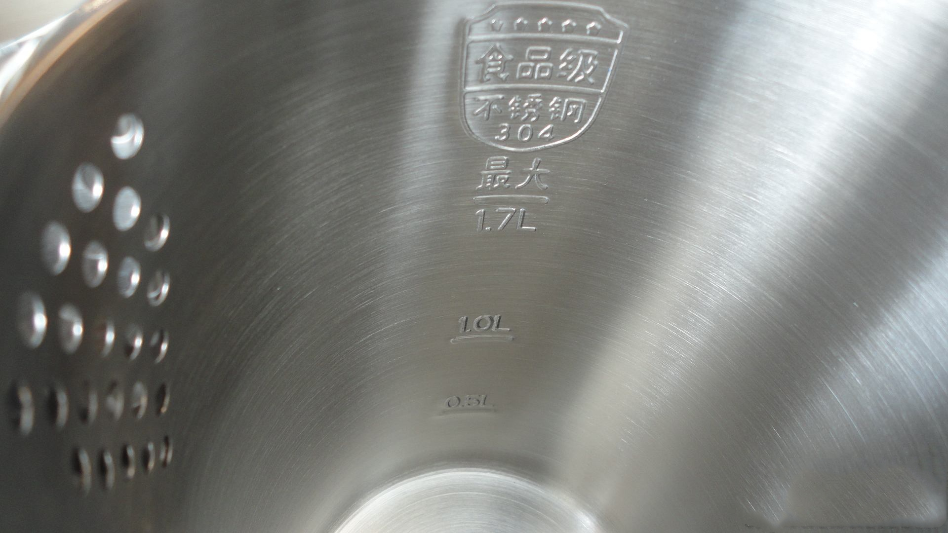 的最低牌号——有些商家说"304不锈钢是食品级不锈钢"其实是不准确的