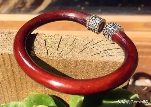 鸡血藤手镯,有种震撼心灵的美丽!