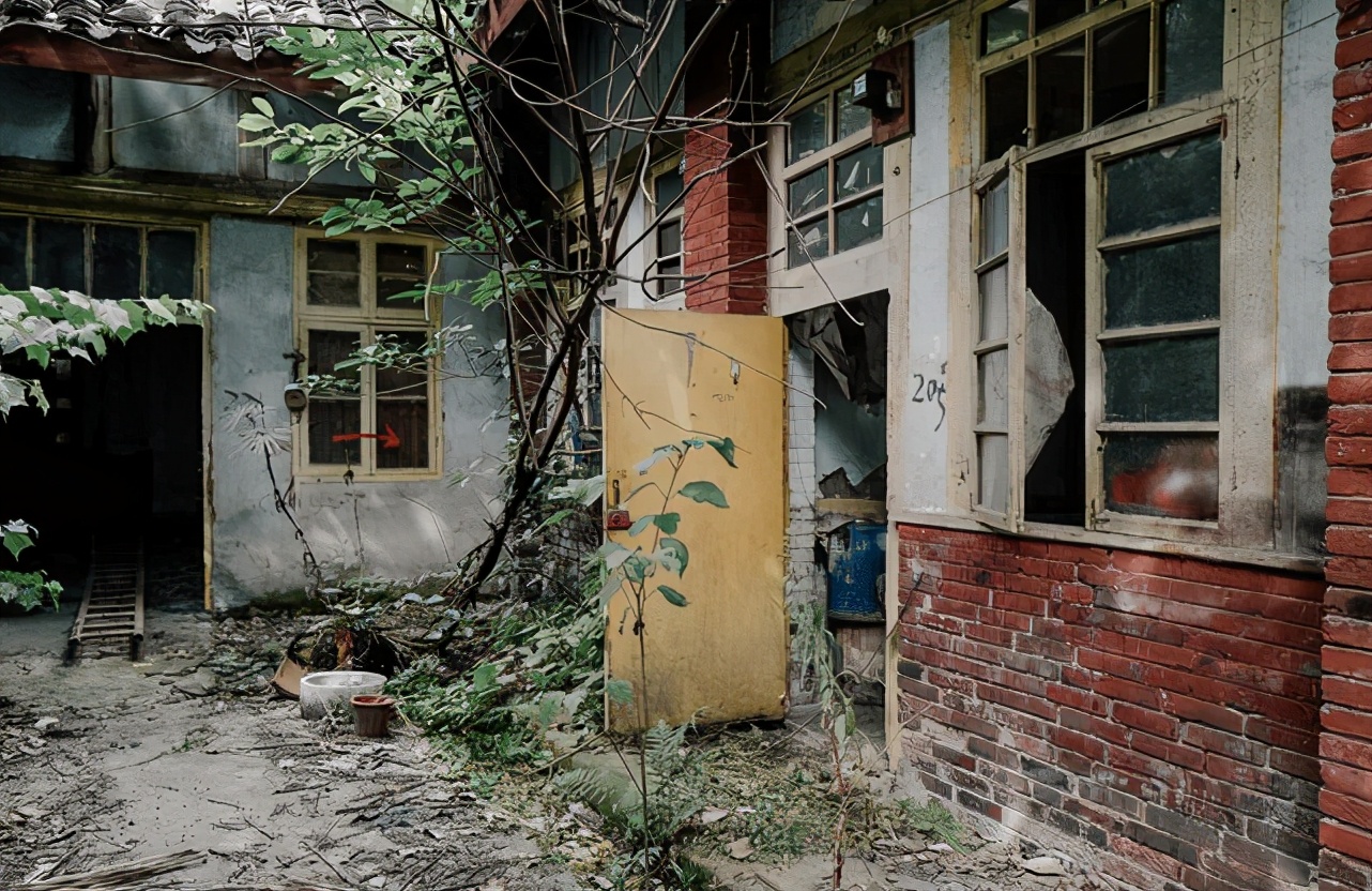 古天乐曾捐赠111所学校，而10年前这所希望小学，如今却彻底荒凉