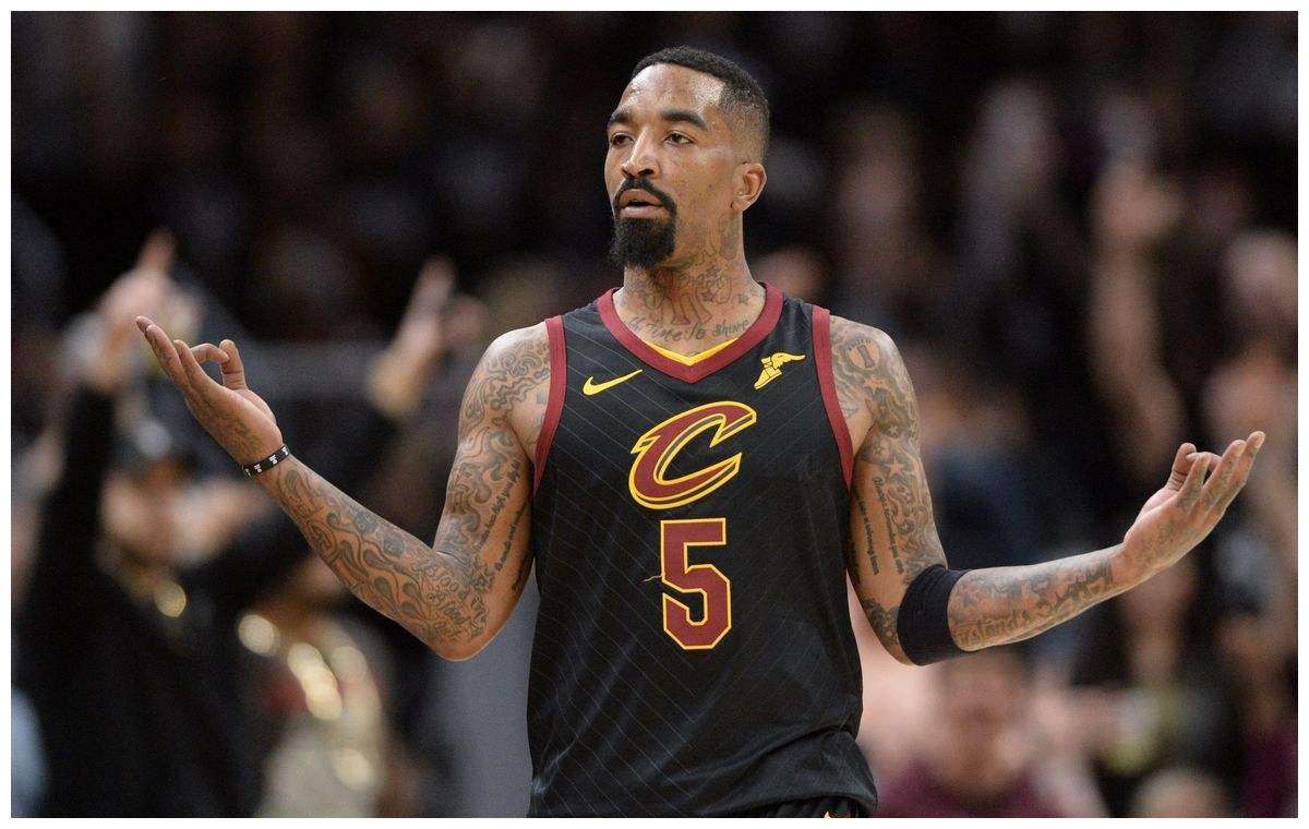 为什么nba没人签jr(为什么到现在都没有球队签JR史密斯？并不是因为总决赛那个篮板)