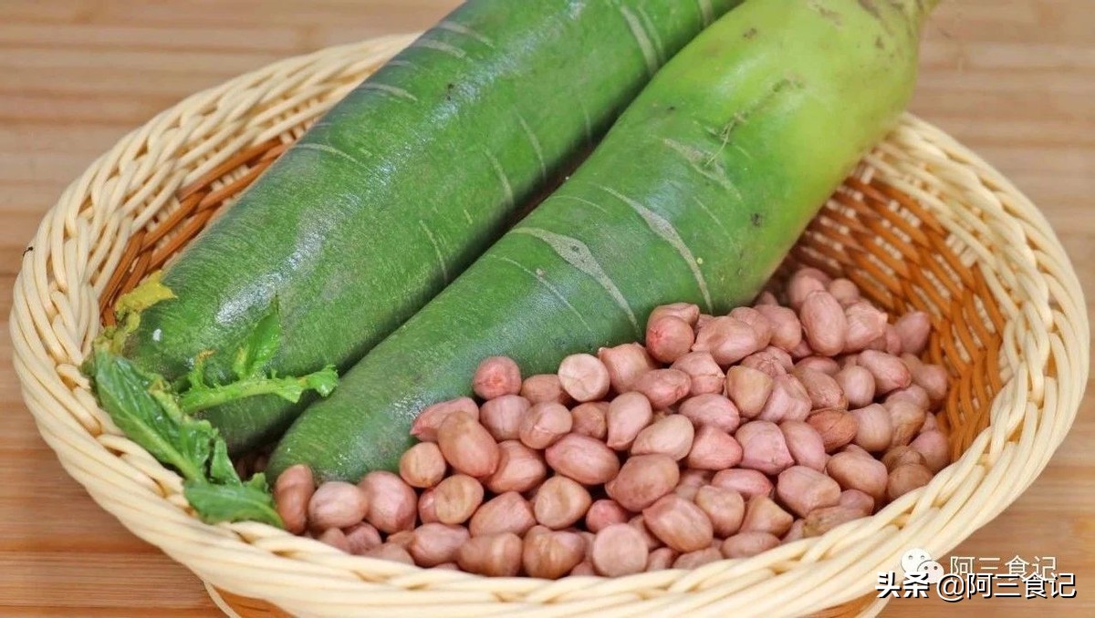 萝卜别再腌着吃了，加1把花生米，教你新做法，营养解馋比肉还香