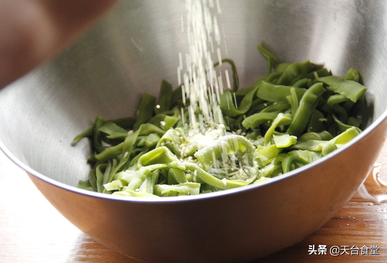 学会这道凉拌贡菜，我相信其它凉拌菜都不在话下了