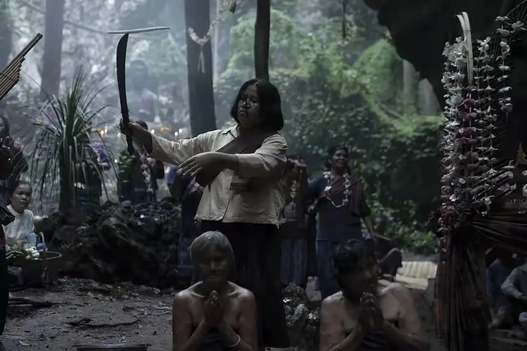 被吹上天的泰国恐怖片《灵媒》，其实一点也不恐怖