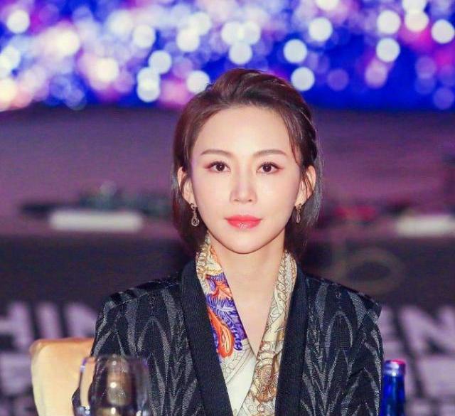 张元元年龄(32岁丁俊晖,买2千万豪宅,富二代娇妻身份曝光,颜值不输