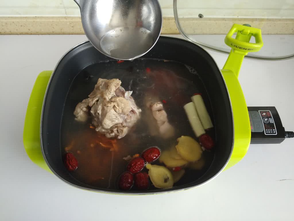 咖喱火锅汤底怎么做（火锅店最受欢迎的4种锅底做法）