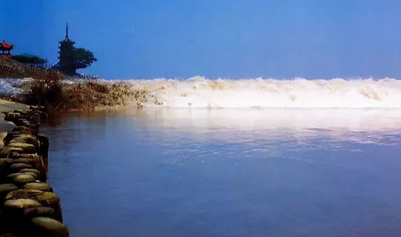 柳永《望海潮·东南形胜》书写杭州繁荣、壮丽景象，读来激情澎湃