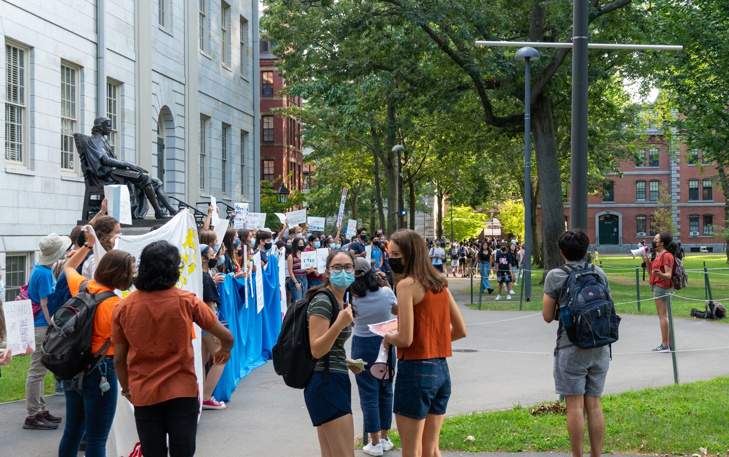 一年赚了3个新东方！哈佛大学原来是家超级投资公司
