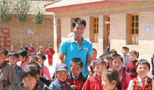 古天乐曾捐赠111所学校，而10年前这所希望小学，如今却彻底荒凉