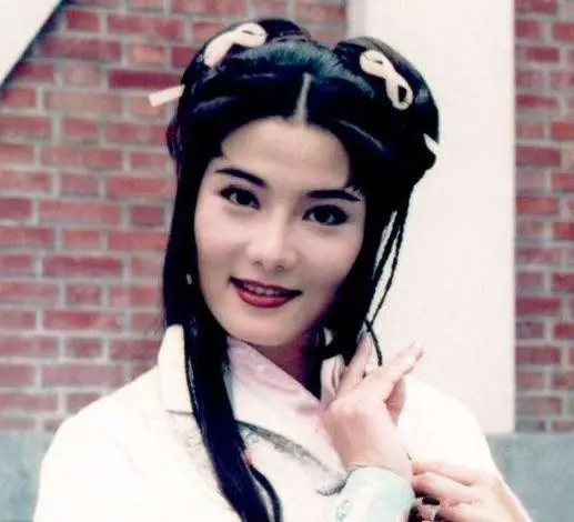 娱乐圈10位被整容毁掉的女星，有人脸僵如石，有的命丧手术台