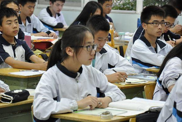 高中生默认“学科难度”排行榜，英语勉强排第三，榜首实至名归