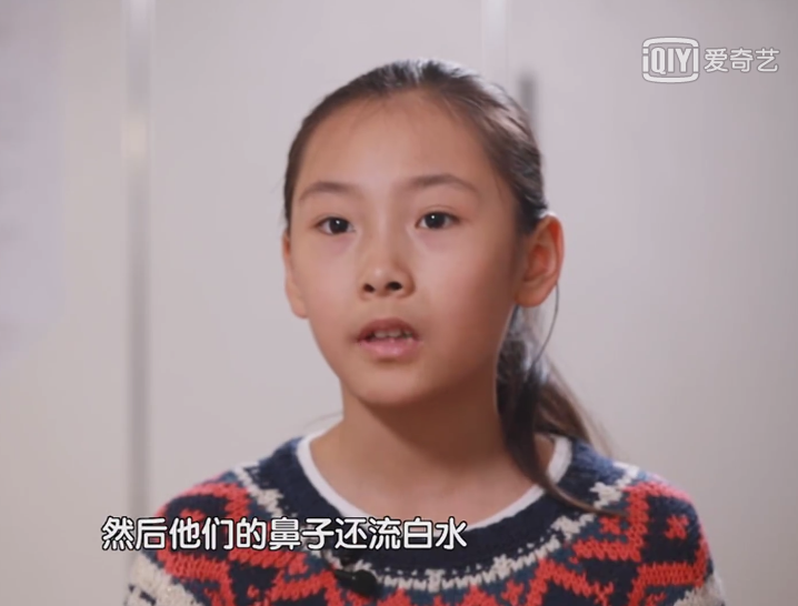 2女1男蜗居20㎡，夜里动静太大，阁楼震不停，纸巾堆成山