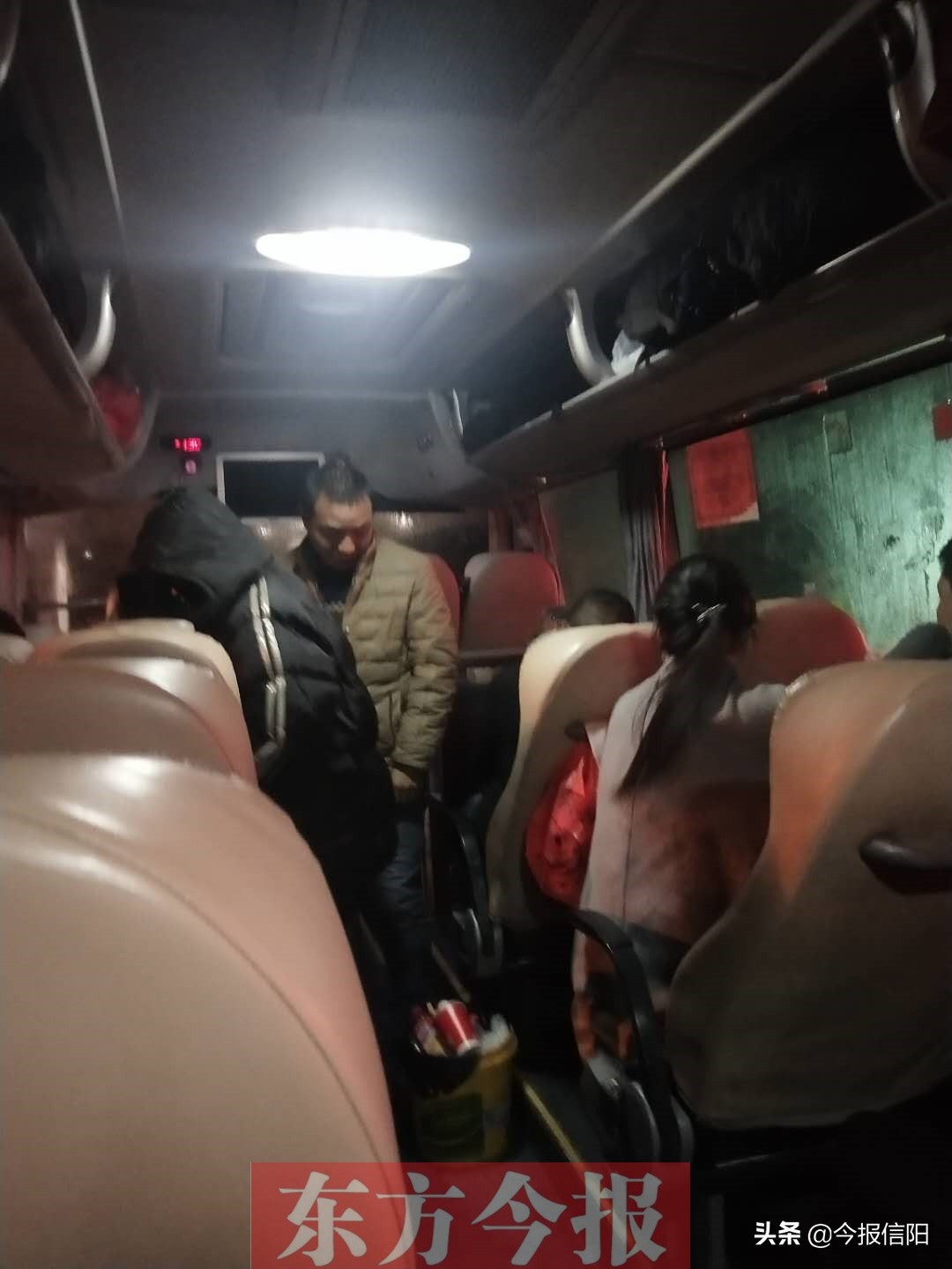 信阳市民乘长途车被丢高速服务区 信运回应：非直达站点均在服务区下车