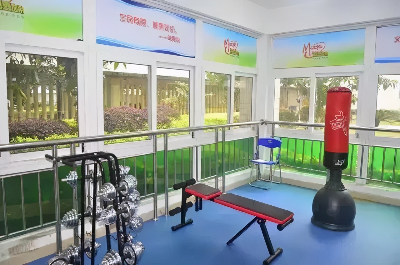 羡慕！坐拥十几条交通线，宿舍楼里还有“健身房”，这所大学超“火爆”！