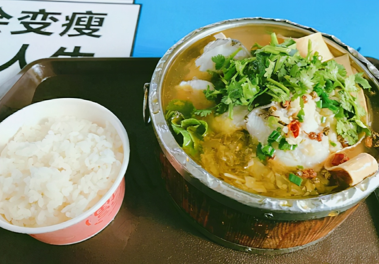 酷！坐拥19个食堂，汇聚8大菜系，武汉这所高校把餐厅打造成了“网红”