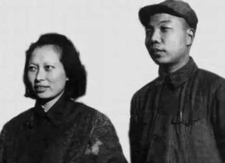 王新兰偶遇毛主席，送她去找肖华，江青：我看看这漂亮的女红军