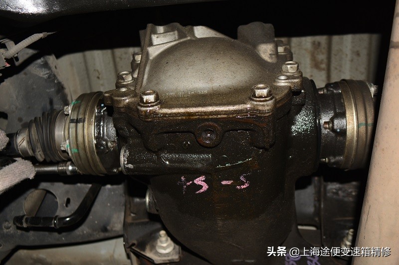 老师傅亲自演示，卡迪拉克ATS加速抖动，有异响原来是后桥坏了