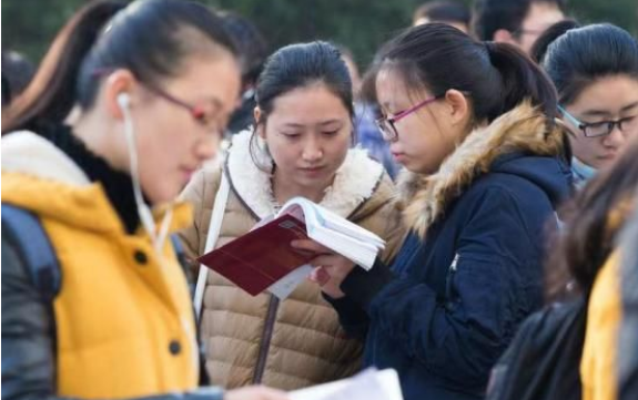 英语四六级考试中，为啥及格线要定在425分？想考高分没那么容易