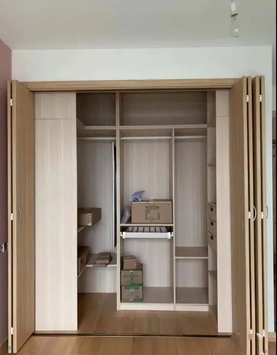 谁说衣帽间只能装在卧室?玄关衣帽间才叫好用