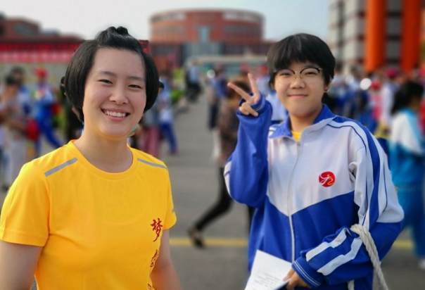 桂林高校男生撞脸易烊千玺，笑起来像吴磊，这不比招生简章有用