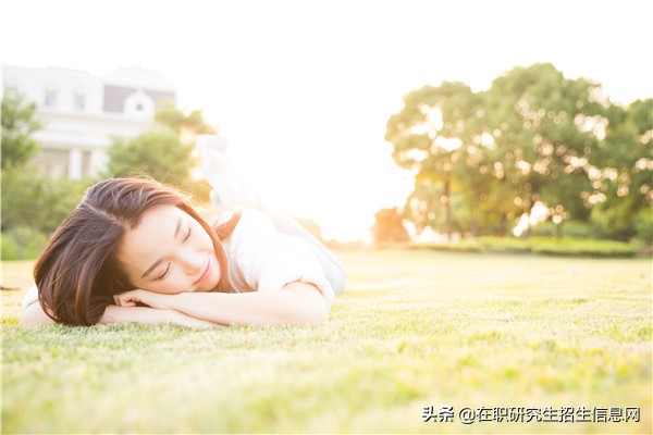 江西财经大学开设的在职研究生课程班有哪些要求？