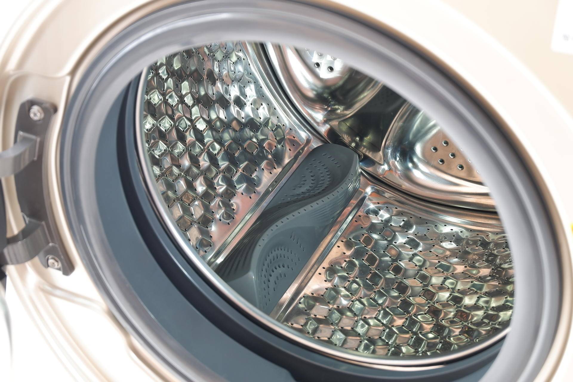 亿万气泡超强去污技术，小天鹅超微净泡水魔方洗烘一体洗衣机体验