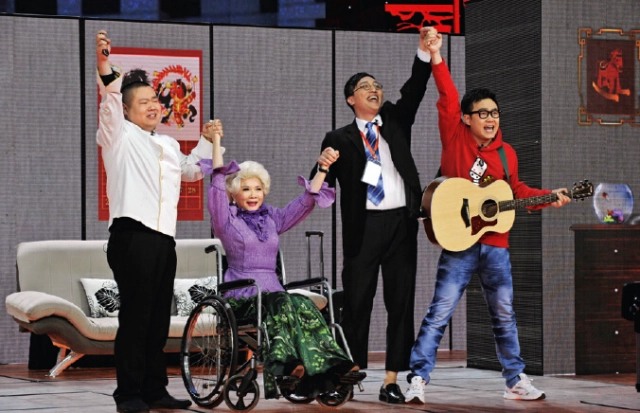 初中生14岁当保安，15岁做服务员，遇郭德纲挣10亿票房