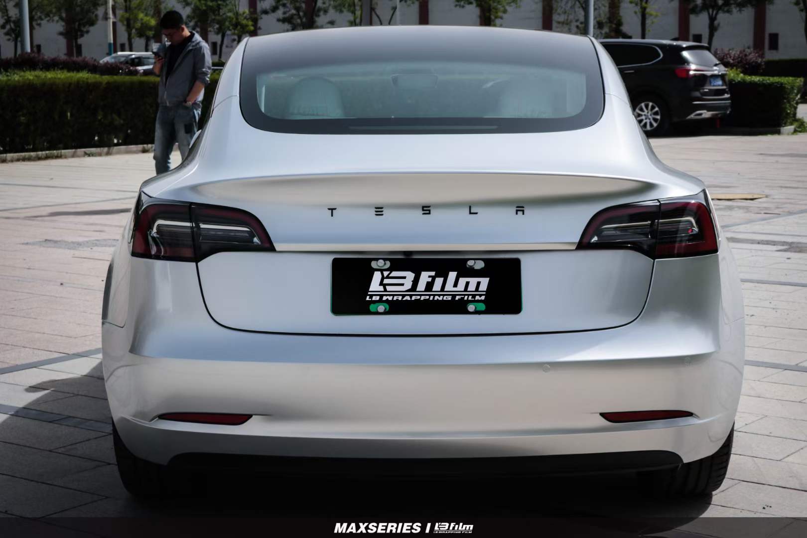 特斯拉Model3汽车贴膜LBFILM改色膜超亮金属太空银