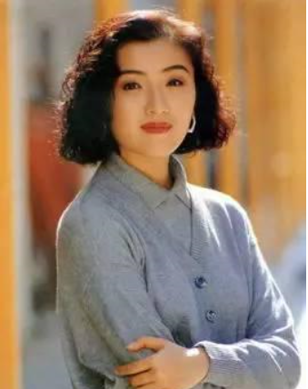 与滕丽名相爱9年，却劈腿小20岁大学生，任性妄为反被绿沦为笑柄