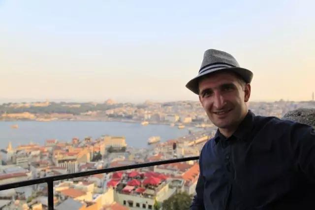 西安外国语大学，是由什么做成的？