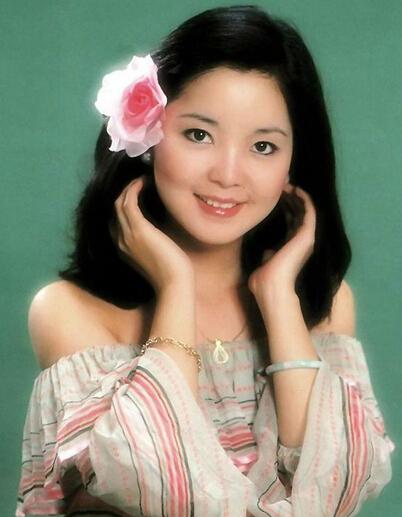 郑中基的下坡情史，38岁官宣婚讯当天离婚，49岁爱上5位港圈神颜
