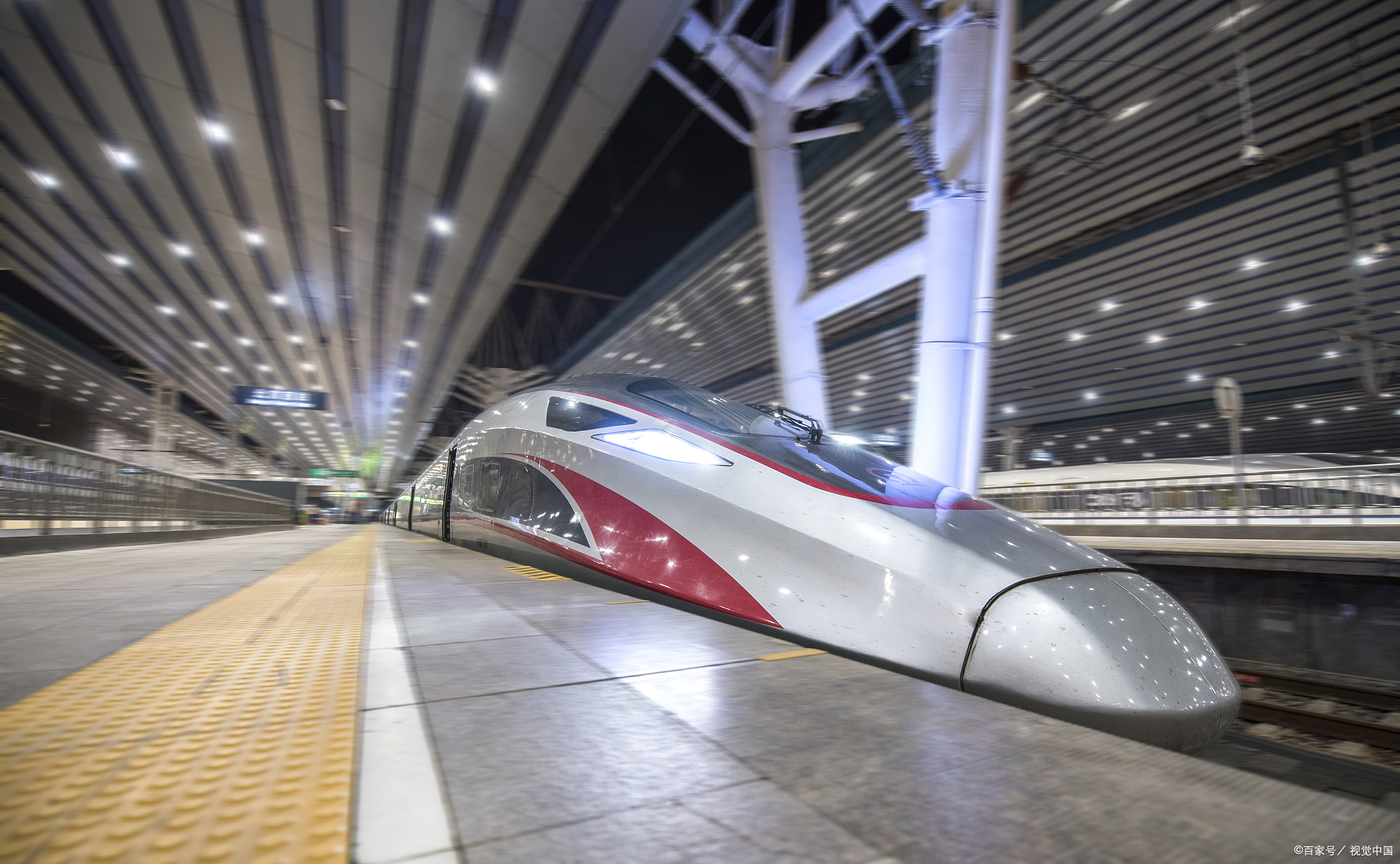 乘坐高铁动车是如何快速寻找到自己的位置