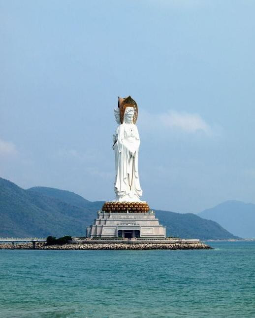 三亚南海观音像(三亚有座南海观音像，规模浩大冠绝中外，三亚旅游的朝圣之选)