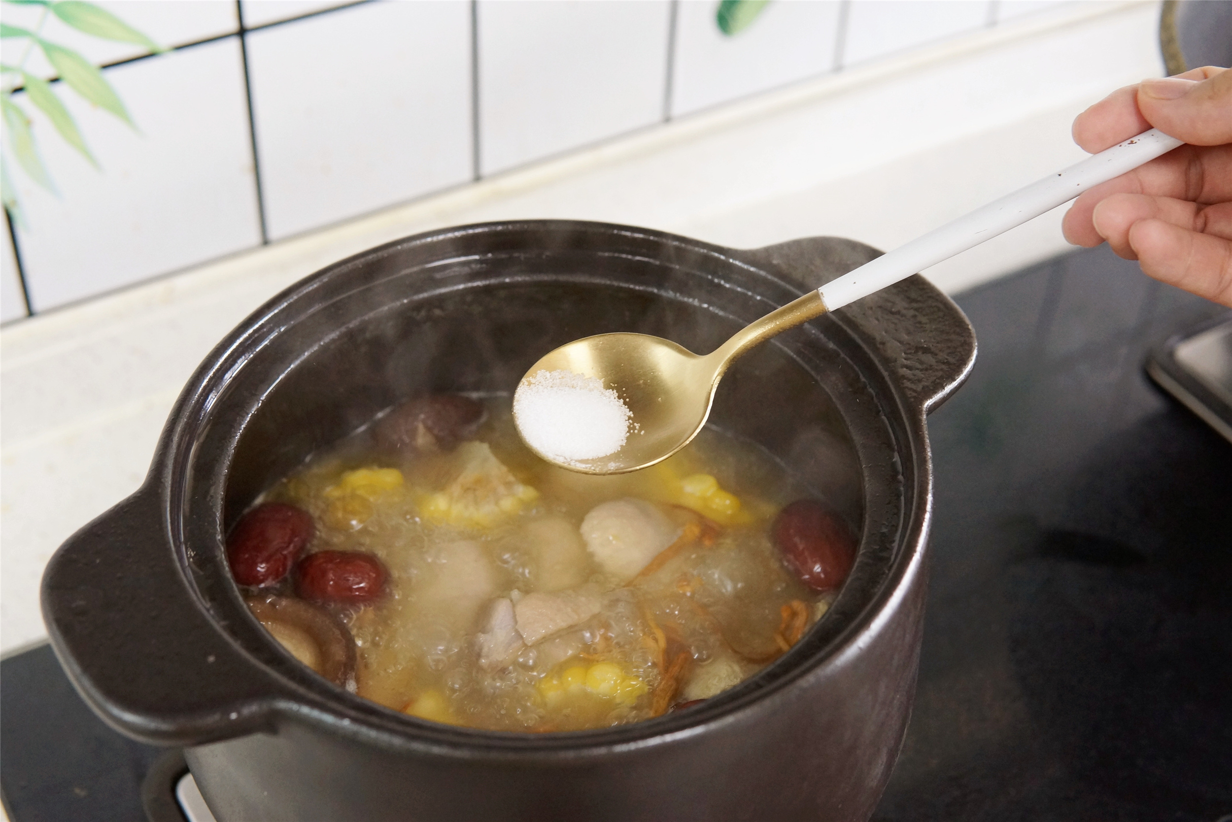 燉雞湯,燉雞湯怎么燉好吃又好喝