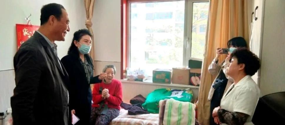 丹东人社局深入养老院为退休老人开展资格认证工作