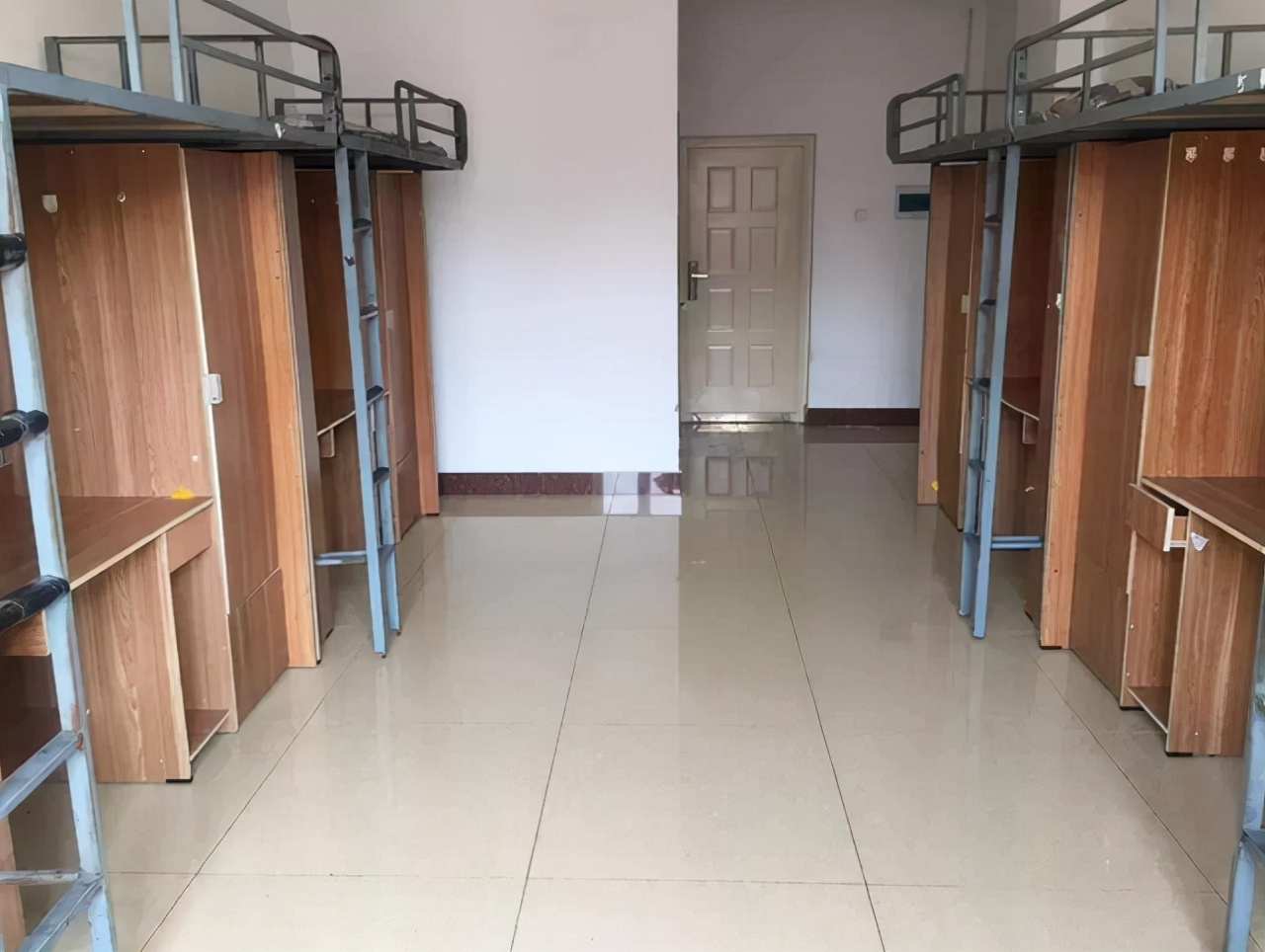 吉林出现“天价学费”高校，家长犯了愁，有钱人孩子的绿色通道