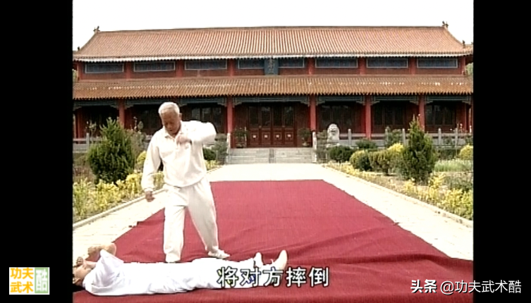 江湖防身术：亲嘴踩球、牵羊踏球，两招简单、直取要害的格斗招式