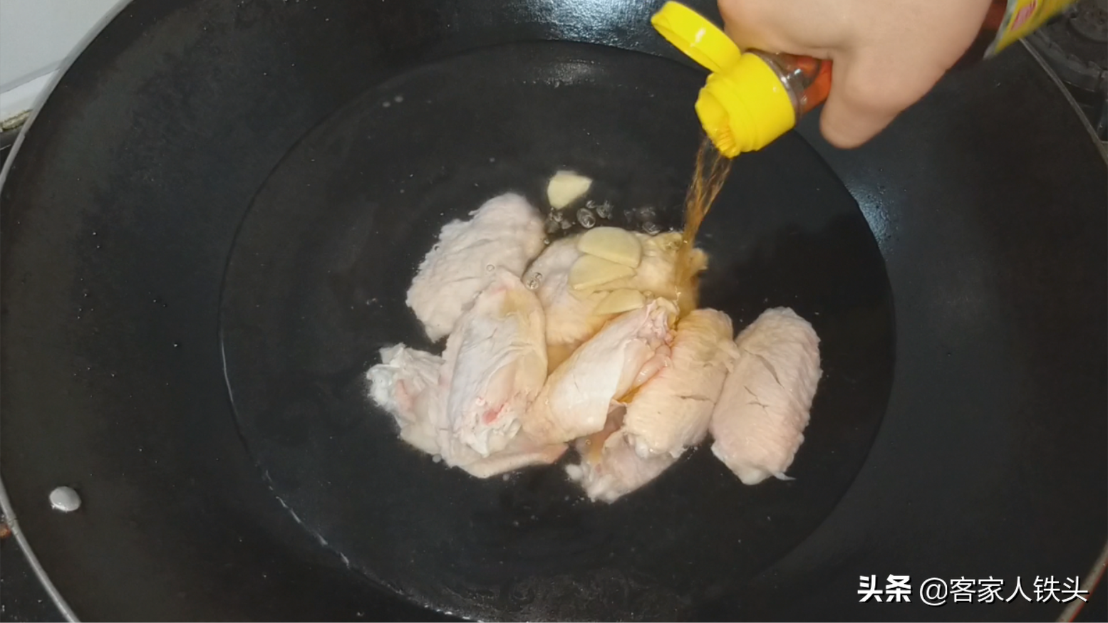 鸡翅加1个橙子，实在太好吃了，做法简单好美味，比可乐鸡翅好吃