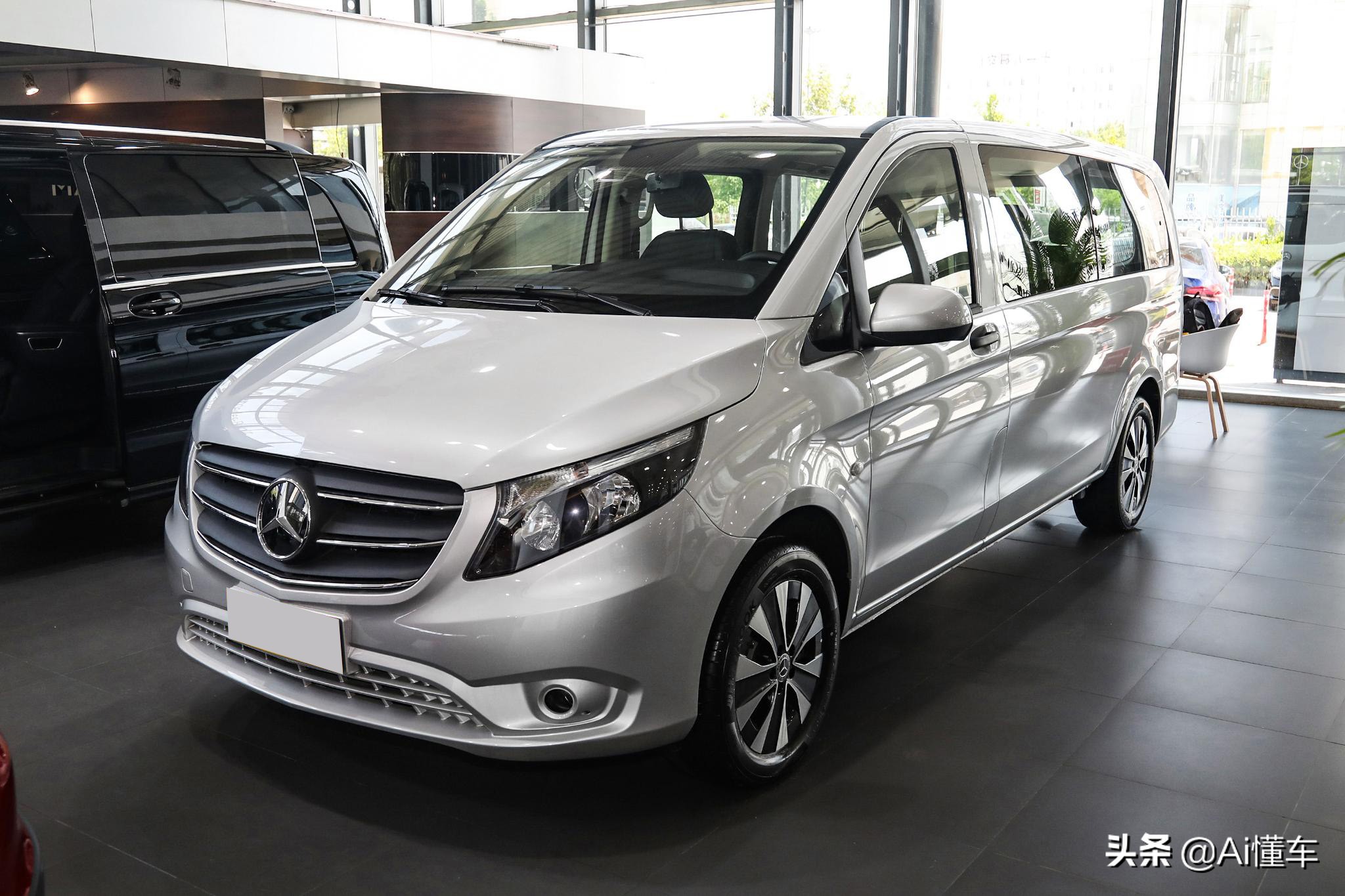 空间大座位多,价格便宜的大奔驰车,自动挡9at,带你看奔驰威霆